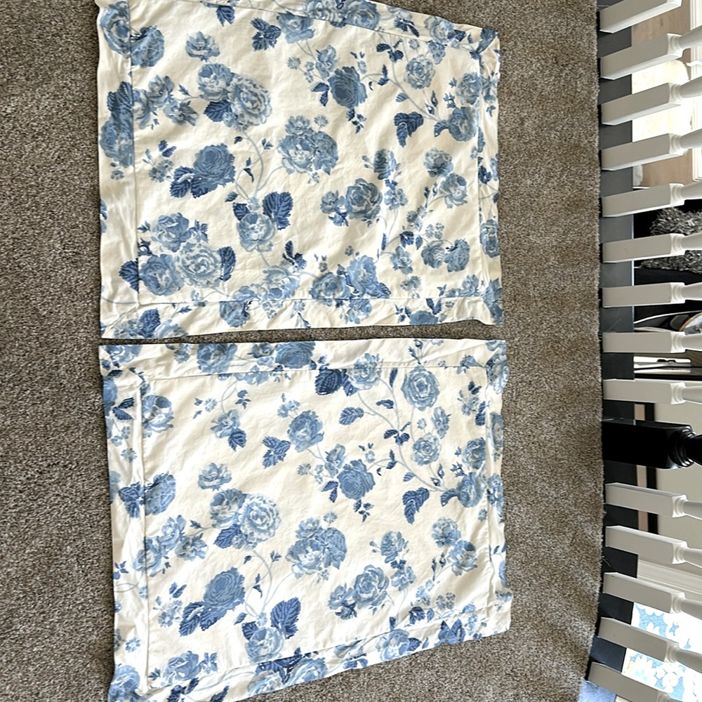King pillow shams in blue and off-white flowers